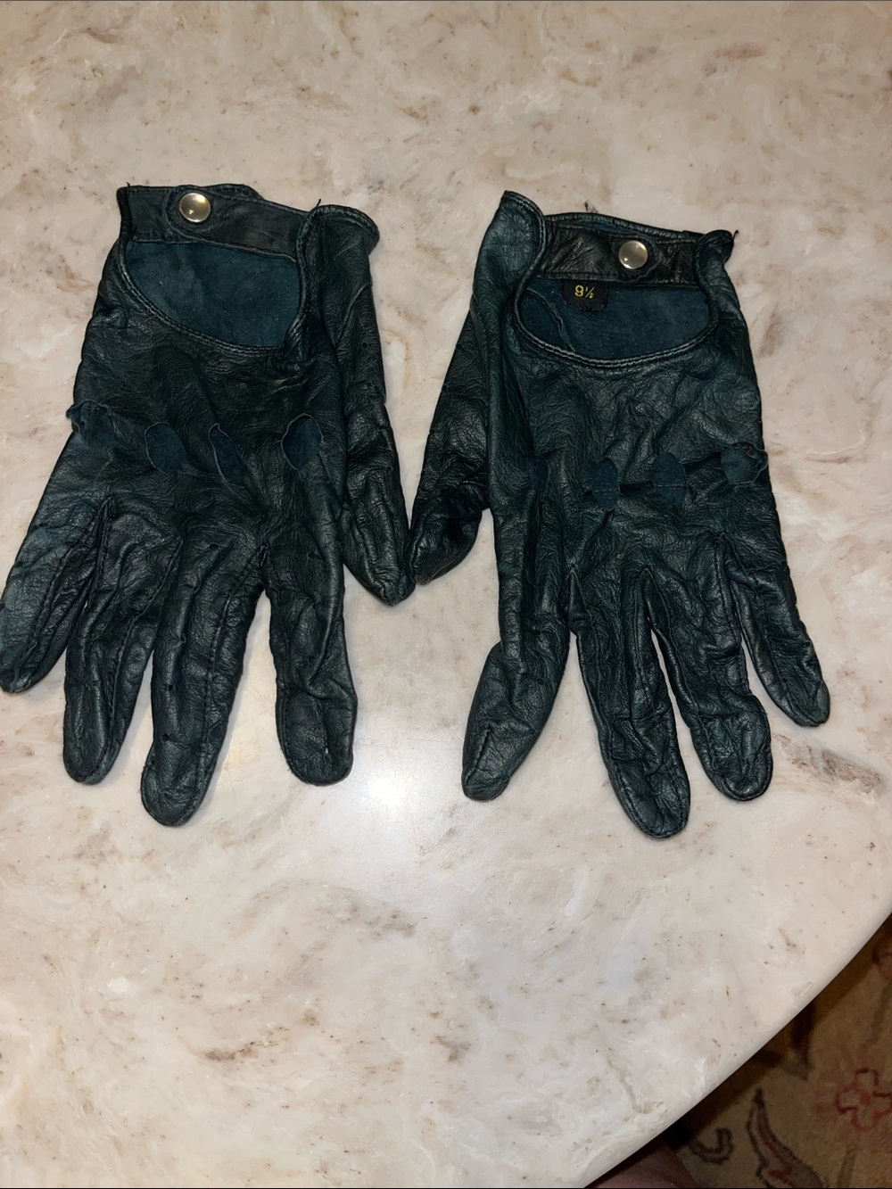 Men's Black Leather Driving Gloves with Snap Closure